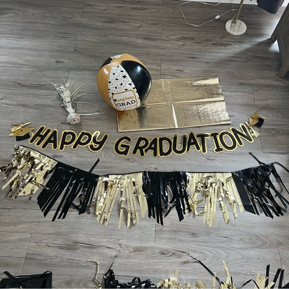 Black and Gold Graduation Decoration Set - Picture 8 of 9